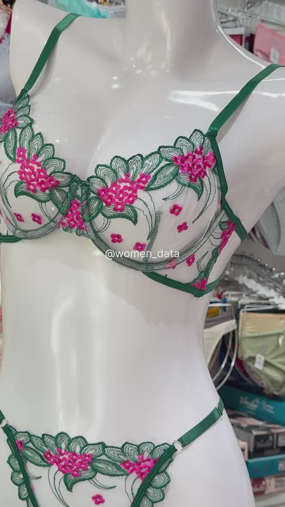 Floral Embroidered Lingerie Set – Plus Size 
